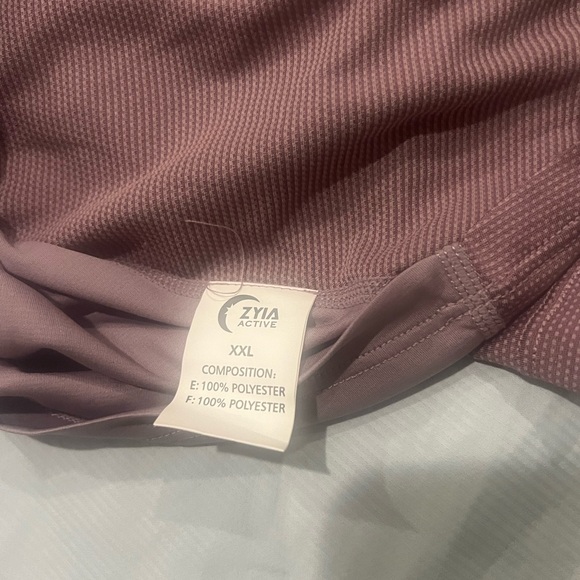 Zyia tank top - Picture 3 of 3